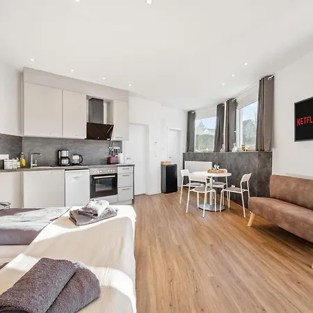 Livinglike-4p-central-modern-private-parking דירה פלוכינגן