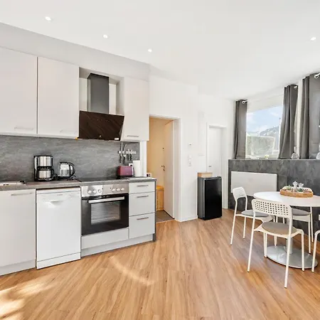 Livinglike-4p-central-modern-private-parking דירה פלוכינגן