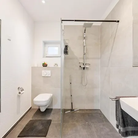 דירה Livinglike-4p-central-modern-private-parking